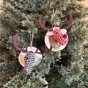 Cute mounted reindeer ornaments